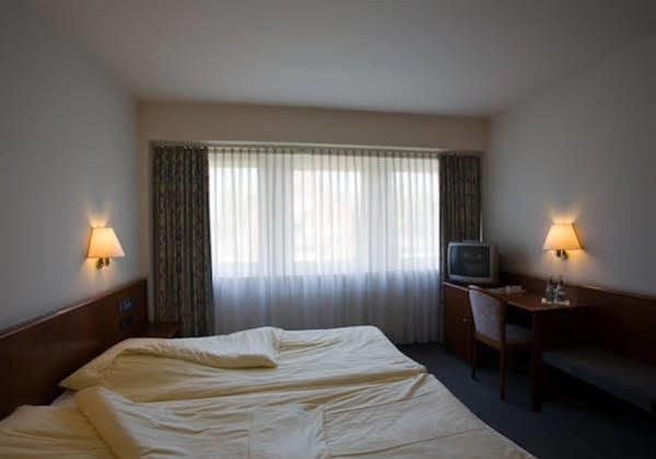 Hotel Am Roonplatz بون المظهر الخارجي الصورة