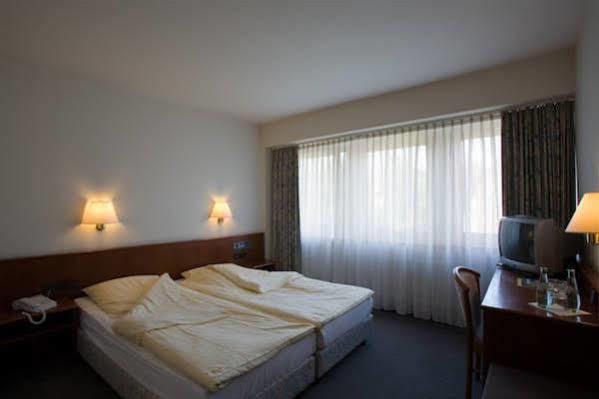 Hotel Am Roonplatz بون المظهر الخارجي الصورة