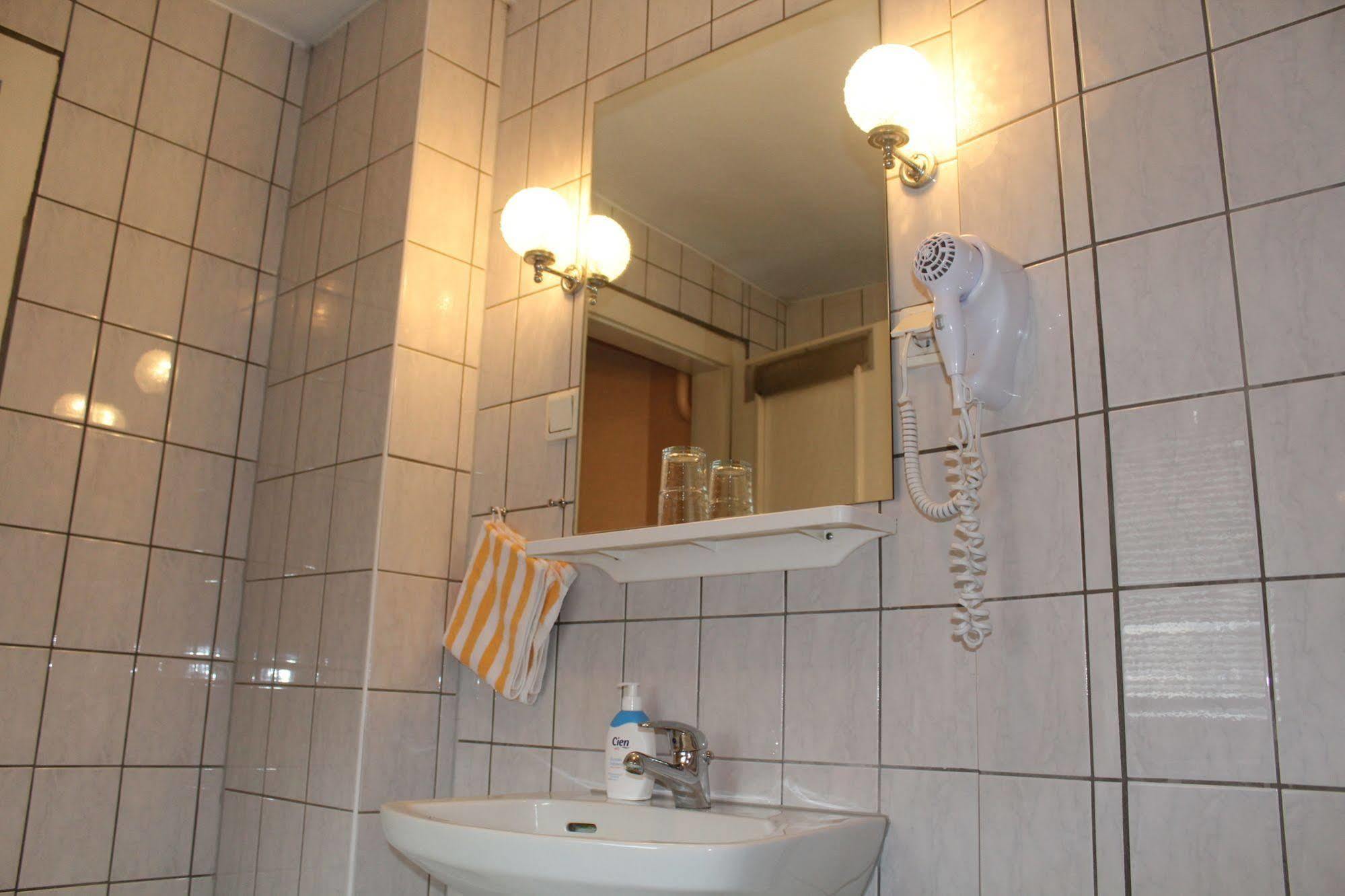 Hotel Am Roonplatz بون المظهر الخارجي الصورة