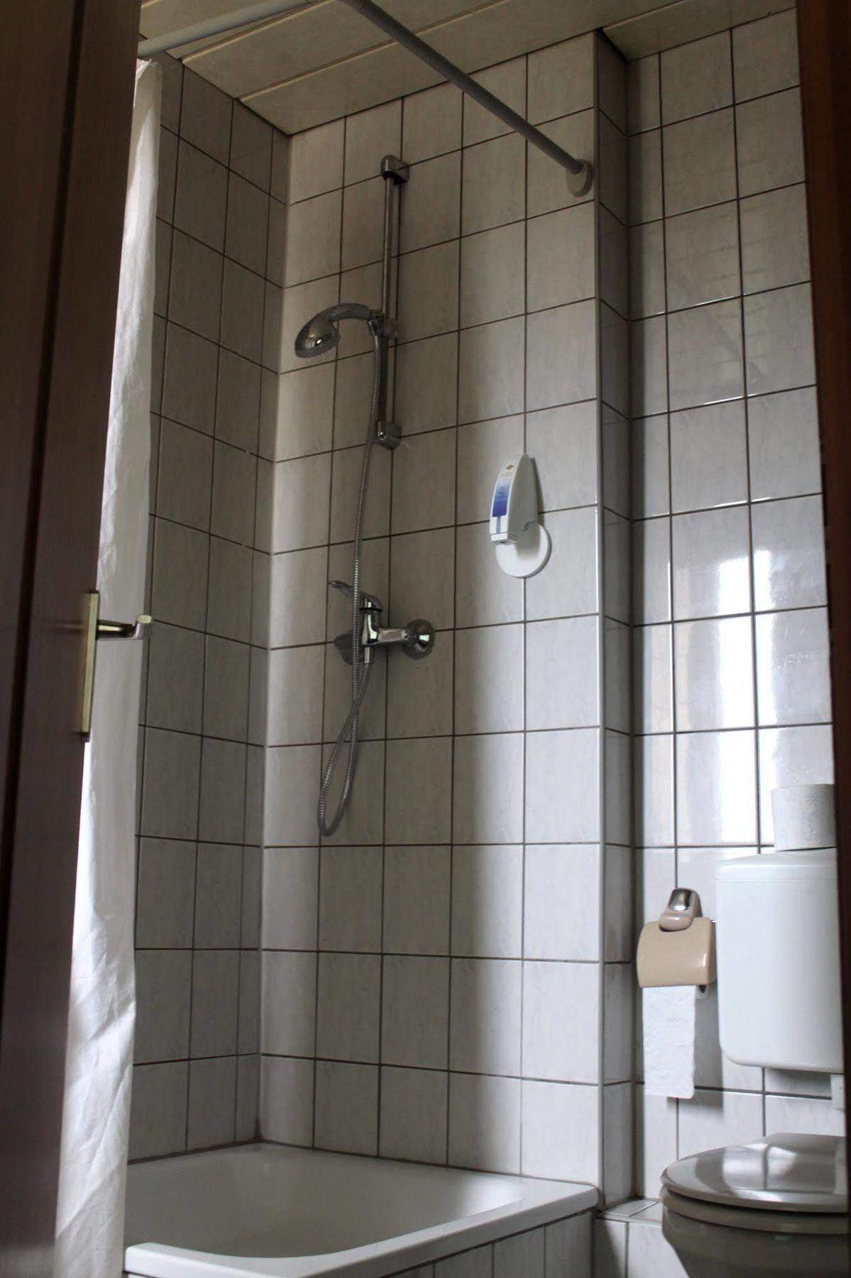 Hotel Am Roonplatz بون المظهر الخارجي الصورة