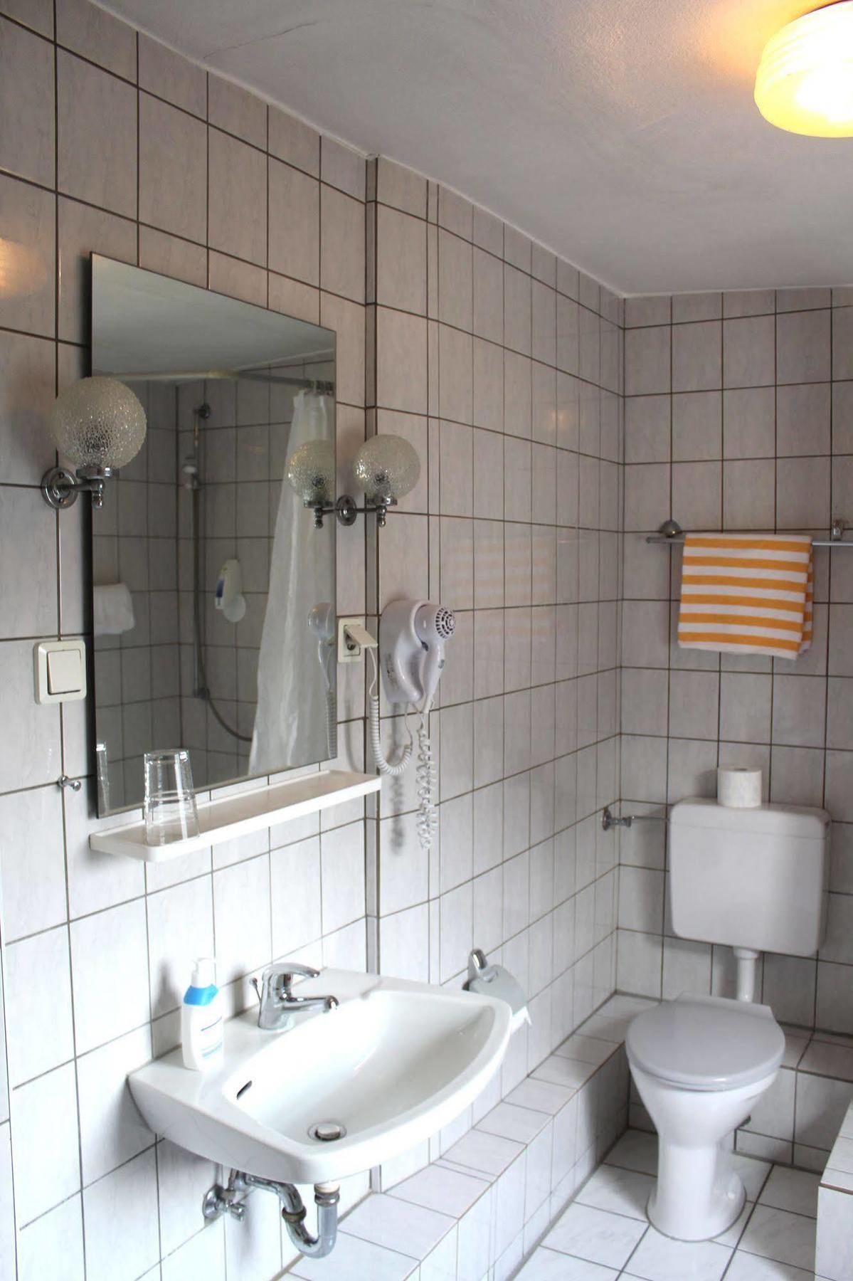 Hotel Am Roonplatz بون المظهر الخارجي الصورة