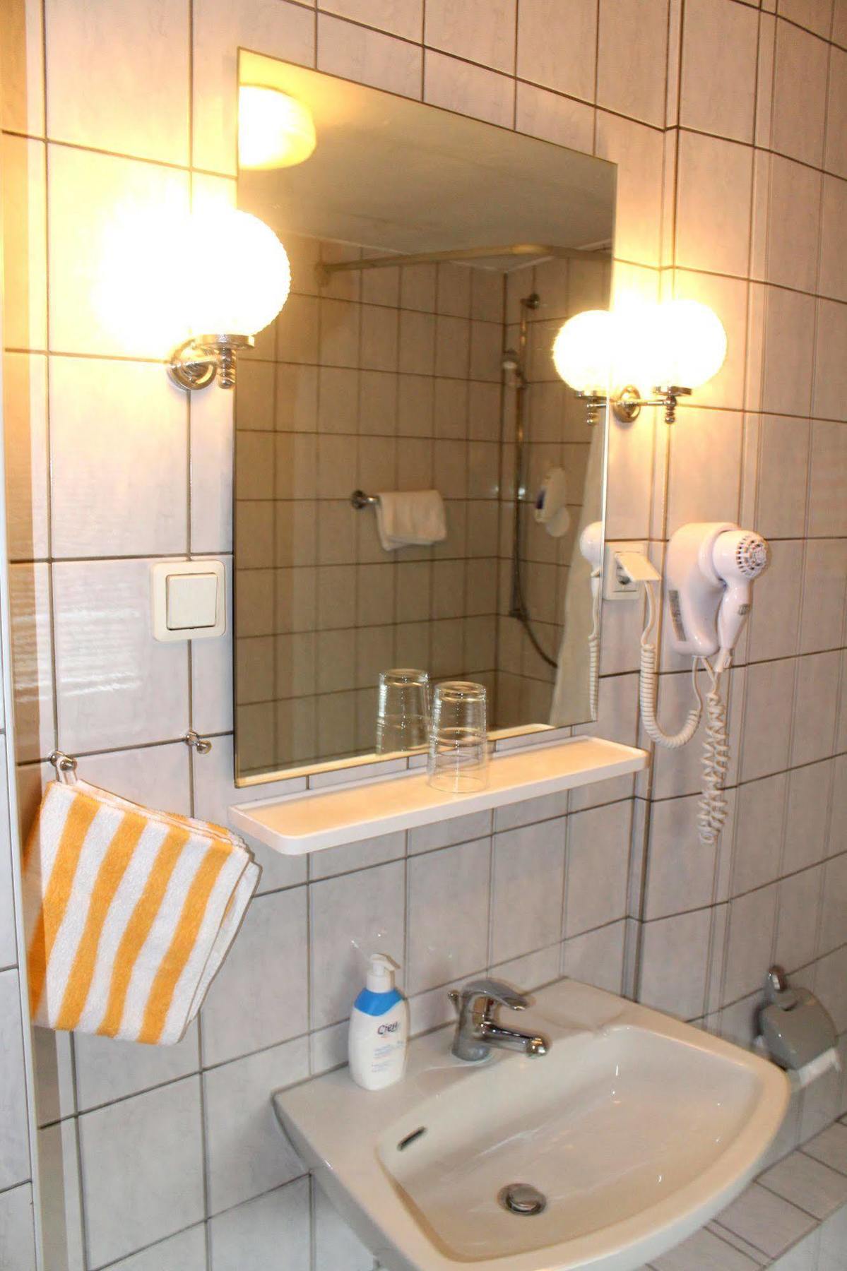 Hotel Am Roonplatz بون المظهر الخارجي الصورة