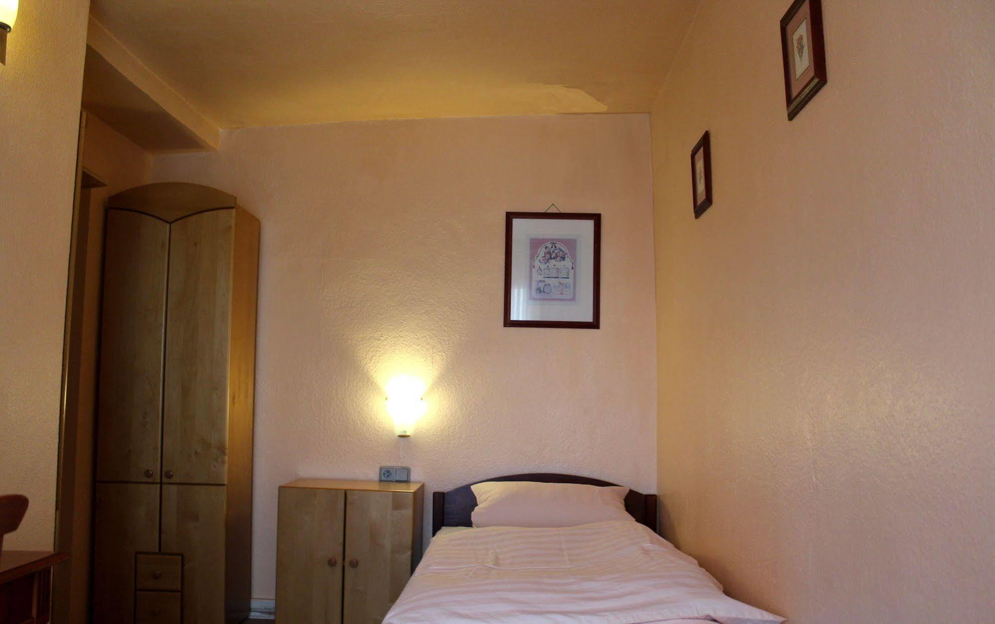 Hotel Am Roonplatz بون المظهر الخارجي الصورة
